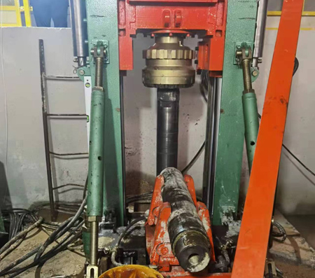 適用于采礦和石油行業(yè)的天井鉆機